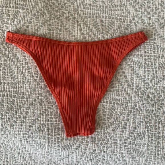 Red Bikini - Picture 4 of 4